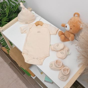 Kit ropita recién nacido 100% algodón; pañalero, par de zapatos, gorro